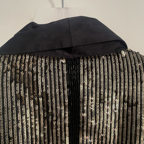 Rosie HW x PAIGE Metallic Sequin Blazer Size M
Worn Once . Super Rare . - Picture 12 of 14